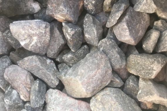 Štěrk šedočerný 0,8 - 1,6 cm