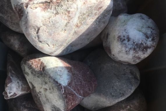 Mramor červený žilkovaný 2 - 4 cm