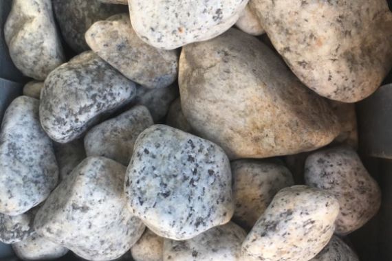 Žula bílá 1,6 - 2,2 cm