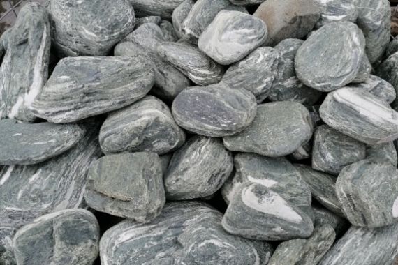 Serpentín zelený 10-30 cm