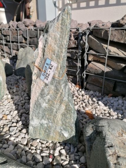 Dekorativní sloupy různých velikostí